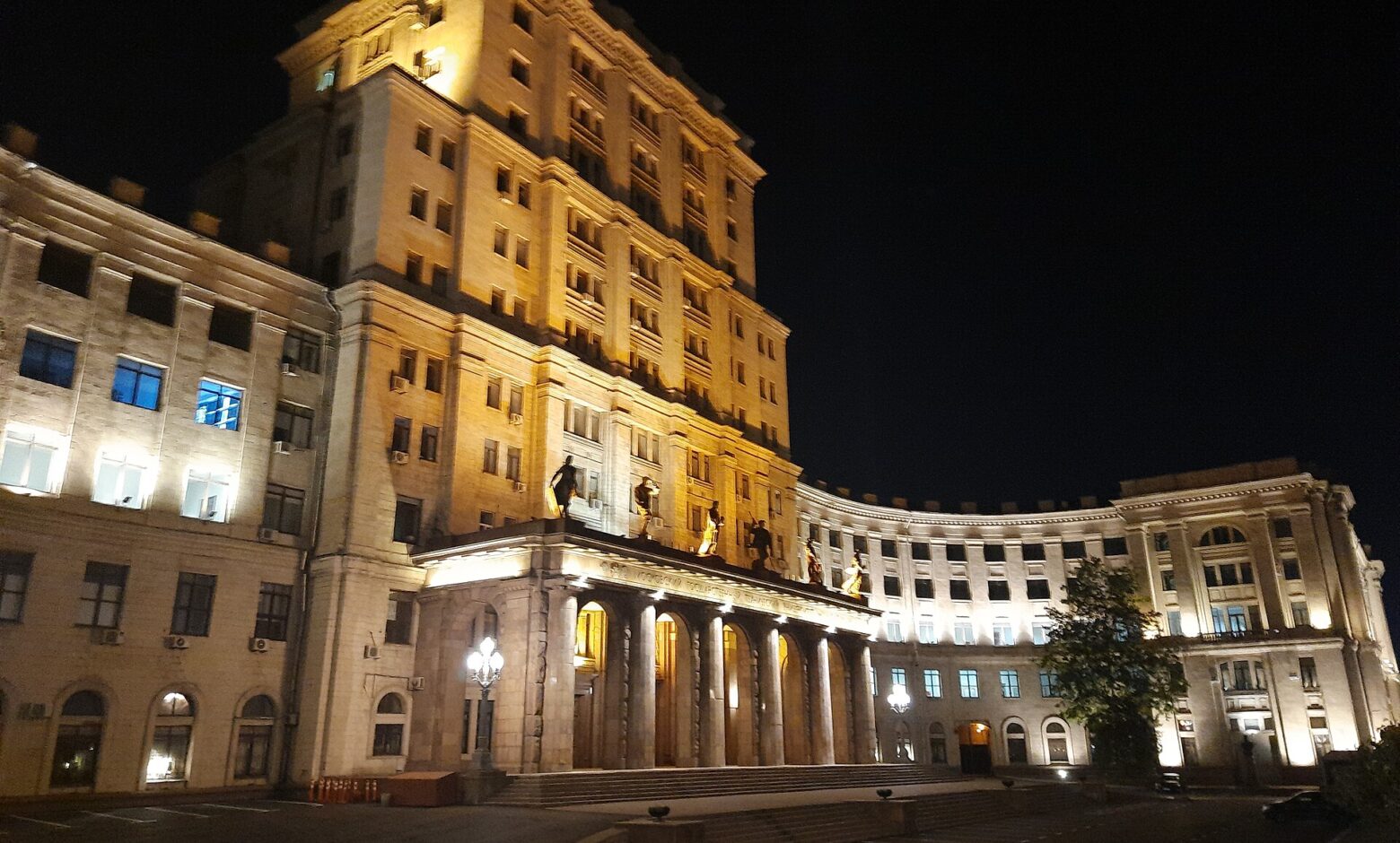 أفضل جامعات الهندسة في روسيا - جامعة باومان التقنية ليلا