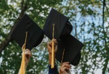رؤساء درسوا في جامعات روسية - خريجون يرفعون قبعات التخرج